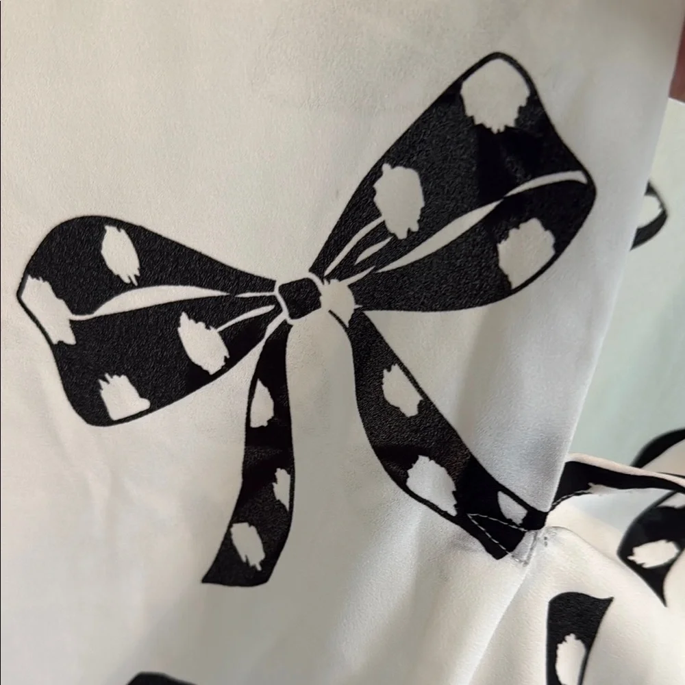Banana Republic Elegant‎ Black and White Bow Print Blouse- worn about 5 times